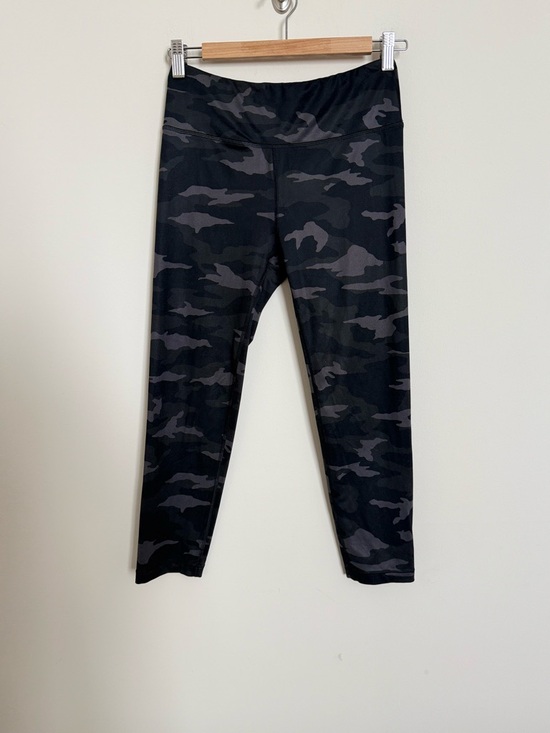 Athleta Other - Athleta Girl Black Camo High Rise Capri Leggings XXL/16